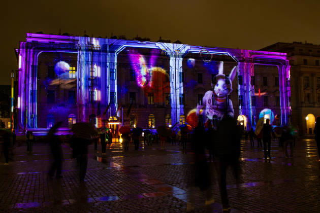 Festival of Lights 2026 Festival of Lights ** NUR FÜR REDAKTIONELLE ZWECKE ** EDITORIAL USE ONLY ** Festival of Lights 2026 am Bebelplatz mit der Juristischen Fakultät, Der Staatsoper, dem Hotel de Rome und der St. Hedwigs Kathedrale Berlin Berlin Deutschland _H0A7511