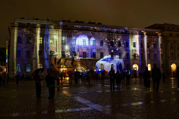 Festival of Lights 2026 Festival of Lights ** NUR FÜR REDAKTIONELLE ZWECKE ** EDITORIAL USE ONLY ** Festival of Lights 2026 am Bebelplatz mit der Juristischen Fakultät, Der Staatsoper, dem Hotel de Rome und der St. Hedwigs Kathedrale Berlin Berlin Deutschland _H0A7512