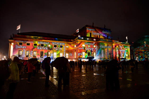 Festival of Lights 2026 Festival of Lights ** NUR FÜR REDAKTIONELLE ZWECKE ** EDITORIAL USE ONLY ** Festival of Lights 2026 am Bebelplatz mit der Juristischen Fakultät, Der Staatsoper, dem Hotel de Rome und der St. Hedwigs Kathedrale Berlin Berlin Deutschland _JK16843