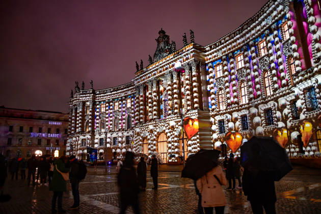 Festival of Lights 2026 Festival of Lights ** NUR FÜR REDAKTIONELLE ZWECKE ** EDITORIAL USE ONLY ** Festival of Lights 2026 am Bebelplatz mit der Juristischen Fakultät, Der Staatsoper, dem Hotel de Rome und der St. Hedwigs Kathedrale Berlin Berlin Deutschland _JK16860