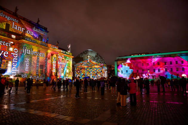 Festival of Lights 2026 Festival of Lights ** NUR FÜR REDAKTIONELLE ZWECKE ** EDITORIAL USE ONLY ** Festival of Lights 2026 am Bebelplatz mit der Juristischen Fakultät, Der Staatsoper, dem Hotel de Rome und der St. Hedwigs Kathedrale Berlin Berlin Deutschland _JK16862