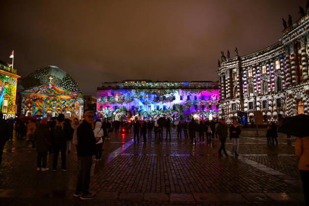 Festival of Lights 2026 Festival of Lights ** NUR FÜR REDAKTIONELLE ZWECKE ** EDITORIAL USE ONLY ** Festival of Lights 2026 am Bebelplatz mit der Juristischen Fakultät, Der Staatsoper, dem Hotel de Rome und der St. Hedwigs Kathedrale Berlin Berlin Deutschland _JK16879