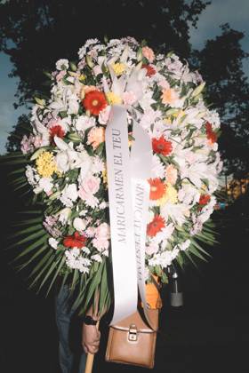 October 9, 2026, Barcelona, Catalonia, Spain: A protester carries a funeral wreath with a ribbon reading Maricarmen, el teu sindicat t estima (Maricarmen, your union loves you). More than a thousand people gathered in Placa Universitat in Barcelona on the evening of October 9, 2026, at a housing rights protest called by tenants and housing unions, including the Sindicat de Llogateres, under the slogan For Olga and Maricarmen: the housing business kills . The protest honoured MARICARMEN, an 87-year-old woman who died in a Madrid hospital on October 7, two weeks after being evicted from the rented flat where she had lived since 1956, and OLGA, a woman from L Hospitalet de Llobregat who took her own life after being evicted. The unions - ZUMAs392 20261009_zip_s392_005 Copyright: xFabianxSuspensivox