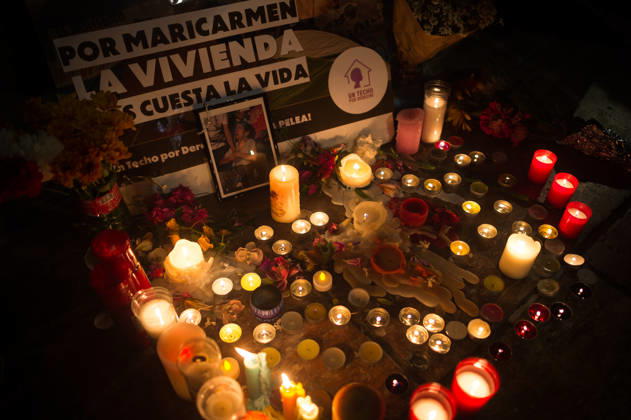 Protest in memory of Maricarmen in Malaga - 09 Oct 2026 Flowers and candles are seen next to a picture of Maricarmen as a tribute during a protest and a minute of silence in memory of Maricarmen Abascal, the 87-year-old woman who was evicted of her house and died in hospital a few days later. Thousands of people demand decent housing and to continue with the legacy of Maricarmen Abascal. Spain’s housing crisis has forced people to take to the streets, urging the Spanish government to take action and implement effective policies to regulate housing prices and protect vulnerable people. Malaga Spain Copyright: xJesusxMeridax xSOPAxImagesx 09102026_JMERIDA1-16
