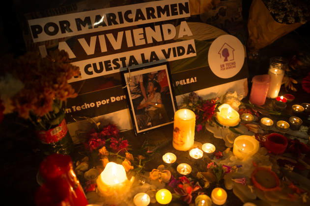 Protest in memory of Maricarmen in Malaga - 09 Oct 2026 Flowers and candles are seen next to a picture of Maricarmen as a tribute during a protest and a minute of silence in memory of Maricarmen Abascal, the 87-year-old woman who was evicted of her house and died in hospital a few days later. Thousands of people demand decent housing and to continue with the legacy of Maricarmen Abascal. Spain’s housing crisis has forced people to take to the streets, urging the Spanish government to take action and implement effective policies to regulate housing prices and protect vulnerable people. Malaga Spain Copyright: xJesusxMeridax xSOPAxImagesx 09102026_JMERIDA1-17
