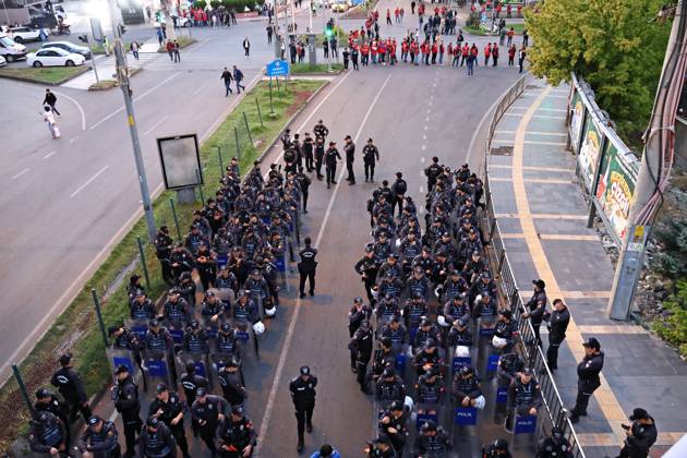 The anniversary of PKK leader Abdullah Ocalan s expulsion from Syria was protested in Diyarbakir, Turkey - 09 Oct 2026 Police officers are seen taking security measures in the city during a protest over the expulsion of PKK leader Abdullah Ocalan from Syria. A protest was held in the city of Diyarbakir in Turkey, by the Peoples Equality and Democracy Party (DEM Party) and various Kurdish organizations and parties to mark the anniversary of PKK leader Abdullah Ocalan’s expulsion from Syria on October 9, 1998. Ocalan, the leader of the armed Kurdish organization the Kurdistan Workers Party (PKK), was captured in Kenya, taken to Turkey, and arrested after being expelled from Syria. Imprisoned for 27 years, Ocalan has been conducting peace ta Copyright: xMehmetxMasumxSuerx xSOPAxImagesx ocln09_MMSuer