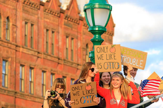 October 9, 2026, Syracuse, Ny, USA: Syracuse University students in Clinton Square in opposotion to the Trump rally being held at the Oncenter. Syracuse USA  - ZUMAh195 20261009_znp_h195_010 Copyright: xAlexxHamerx