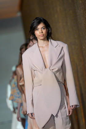 Lisbon Fashion Week in Lisboa, Portugal - 09 Oct 2026 A model walks the runway during Luis Carvalho fashion show at ModaLisboa Priority, Lisbon Fashion Week in Lisboa. Lisbon Portugal Copyright: xBrunoxdexCarvalhox xSOPAxImagesx brunodecarvalho_modalisboapriority-380