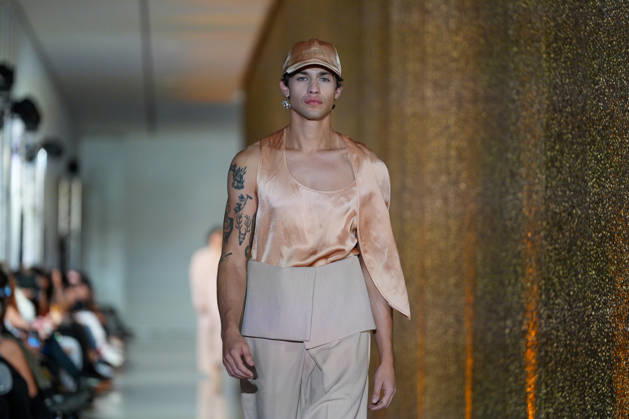 Lisbon Fashion Week in Lisboa, Portugal - 09 Oct 2026 A model walks the runway during Luis Carvalho fashion show at ModaLisboa Priority, Lisbon Fashion Week in Lisboa. Lisbon Portugal Copyright: xBrunoxdexCarvalhox xSOPAxImagesx brunodecarvalho_modalisboapriority-402