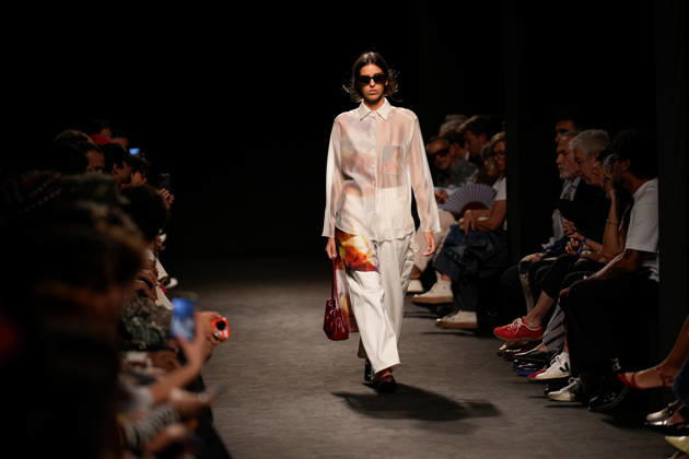 Lisbon Fashion Week in Lisboa, Portugal - 09 Oct 2026 A model walks the runway during Adolfo Dominguez fashion show at ModaLisboa Priority, Lisbon Fashion Week in Lisboa. Lisbon Portugal Copyright: xBrunoxdexCarvalhox xSOPAxImagesx brunodecarvalho_modalisboapriority-755