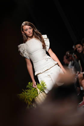 Lisbon Fashion Week in Lisboa, Portugal - 09 Oct 2026 A model walks the runway during Francisca Nabinho fashion show at ModaLisboa Priority, Lisbon Fashion Week in Lisboa. Lisbon Portugal Copyright: xBrunoxdexCarvalhox xSOPAxImagesx brunodecarvalho_modalisboapriority-1617