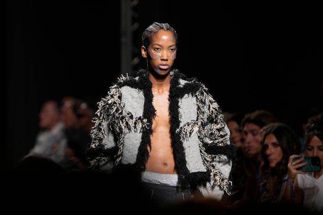 Lisbon Fashion Week in Lisboa, Portugal - 09 Oct 2026 A model walks the runway during Ariana Orrico fashion show at ModaLisboa Priority, Lisbon Fashion Week in Lisboa. Lisbon Portugal Copyright: xBrunoxdexCarvalhox xSOPAxImagesx brunodecarvalho_modalisboapriority-1657
