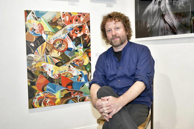 Philipp Caspari bei der Vernissage der 4. Pop-up-Ausstellung der M.A.R.X.-Bande in der Galerie GlogauAIR. Berlin, 09.10.2026