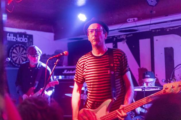 Der Duisburger Musiker Jimbob (u.a. Gründungsmitglied von Eisenpimmel) feiert bei einem Konzert im Indie eine Release-Party mit seiner Band 24 7 Fucked Ups. 09.10.2026 in Duisburg ** NUR FÜR REDAKTIONELLE ZWECKE ** EDITORIAL USE ONLY **<p>Der Duisburger Musiker Jimbob (u.a. Gründungsmitglied von Eisenpimmel) feiert bei einem Konzert im Indie eine Release-Party mit seiner Band 24 7 Fucked Ups09.10.2026 in Duisburg Deutschland NRW Duisburg Copyright: DanielxAttia