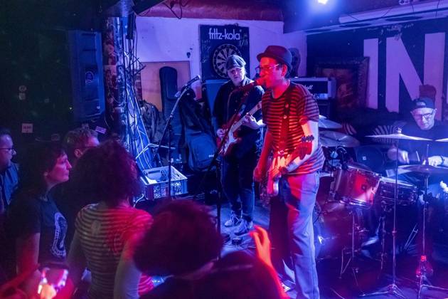 Der Duisburger Musiker Jimbob (u.a. Gründungsmitglied von Eisenpimmel) feiert bei einem Konzert im Indie eine Release-Party mit seiner Band 24 7 Fucked Ups. 09.10.2026 in Duisburg ** NUR FÜR REDAKTIONELLE ZWECKE ** EDITORIAL USE ONLY **<p>Der Duisburger Musiker Jimbob (u.a. Gründungsmitglied von Eisenpimmel) feiert bei einem Konzert im Indie eine Release-Party mit seiner Band 24 7 Fucked Ups09.10.2026 in Duisburg Deutschland NRW Duisburg Copyright: DanielxAttia