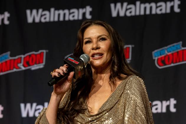 October 9, 2026, New York, New York, United States: Catherine Zeta-Jones speaks at AMC+ Spotlight: Kill Jackie.during New York Comic Con 2026 at Jacob Javits Center on October 09, 2026 in New York City. New York United States - ZUMAs197 20261009_aaa_s197_495 Copyright: xRonxAdarx