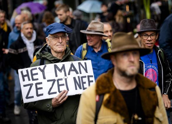 AMSTERDAM - Participants in the Men s March are campaigning for safety for all women. During the demonstration, men are called upon to ensure a culture in which everyone is safe. SEM VAN DER WAL ANP netherlands out - belgium out  Copyright: xx x572003509x originalFilename: 572003509.jpg