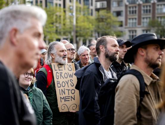AMSTERDAM - Participants in the Men s March are campaigning for safety for all women. During the demonstration, men are called upon to ensure a culture in which everyone is safe. SEM VAN DER WAL ANP netherlands out - belgium out  Copyright: xx x572003623x originalFilename: 572003623.jpg