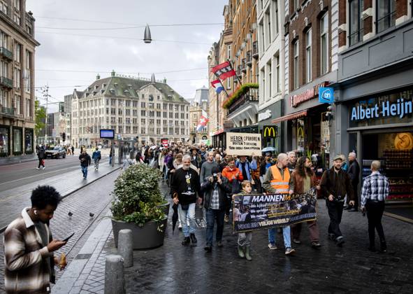 AMSTERDAM - Participants in the Men s March are campaigning for safety for all women. During the demonstration, men are called upon to ensure a culture in which everyone is safe. SEM VAN DER WAL ANP netherlands out - belgium out  Copyright: xx x572003769x originalFilename: 572003769.jpg