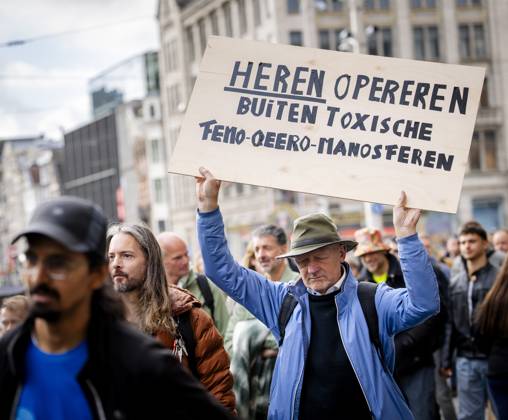 AMSTERDAM - Participants in the Men s March are campaigning for safety for all women. During the demonstration, men are called upon to ensure a culture in which everyone is safe. SEM VAN DER WAL ANP netherlands out - belgium out  Copyright: xx x572003871x originalFilename: 572003871.jpg