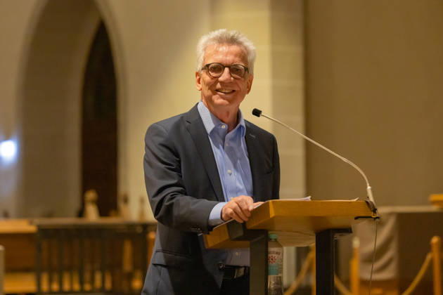 Der frühere Bundesinnen- und Verteidigungsminister Thomas de Maiziere (CDU) hält die 36. Bautzener Rede im Dom St. Petri. Bautzen, 09.10.2026. Unter dem Titel Was ist eigentlich los in Deutschland wer sind wir in Ost und West? spricht der 72-Jährige über die Entwicklung der Ost-West-Verhältnisse seit 1990 und die Erfahrungen aus mehr als drei Jahrzehnten deutscher Einheit. Die überparteiliche Vortragsreihe wird seit November 2022 von der Initiative Bautzen gemeinsam und dem Ökumenischen Domladen Bautzen e.V. organisiert. Sie dient als Forum für gesellschaftspolitischen Austausch. Copyright: xMatthiasxWehnertx