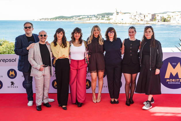 Photocall for the film *La mala madre* at the Sitges Film Festival. Director Alicia Albares 4i, and actresses Thaïs Blume c and Marina Alegre 3i during the photocall for the film *La mala madre* at the Sitges Film Festival, on October 10, 2026, in Sitges, Barcelona, Catalonia, Spain. The film begins when Victoria (Thaïs Blume) wakes up with no memories in an isolated house. A doctor and a woman who claims to be her mother take care of her and try to convince her that she ended up there after suffering an accident in which her daughter died. OCTOBER 10, 2026 Sitges, Barcelona, Catalonia Sitges, Barcelona, Catalonia, Spain Copyright: xAlbertoxParedesx 7834540