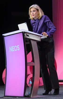 photonews.at - Linz, 10.10.2026. Mitgliederversammlung der NEOS in Design Center Linz. NEOS stellt das Treffen unter das Motto Sparen im System . PHOTO: Aussenministerin Beate Meinl-Reisinger (NEOS) NEOS General Assembly at Design Center Linz. Regierungskoalition, Dreierkoalition, Koalition, Reformpolitik, Reformagenda, Verwaltungsreform, Bürokratieabbau, Sparpolitik, Budgetpolitik, Budgetkonsolidierung, Staatsausgaben, Politikerprivilegien, Parteienförderung, Förderwesen Mitgliederversammlung der NEOS in Linz