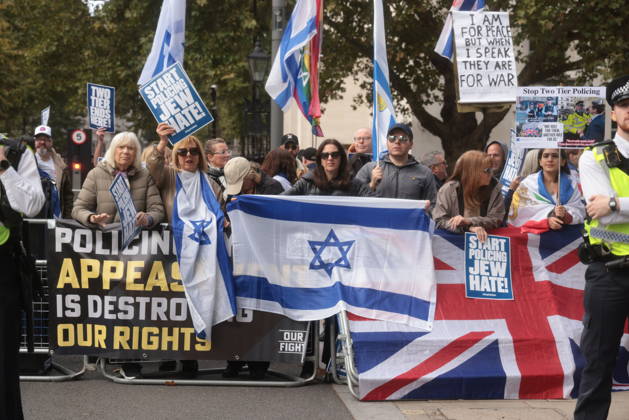Image Licensed to Parsons Media. 10 10 2026. London, United Kingdom. Palestine Coalition Protest. Palestine Coalition protest march through London, with zionist counter protesters gathered outside New Scotland Yard.  Copyright: xMartynxWheatleyx xParsonsxMediax PAR-9243-0007
