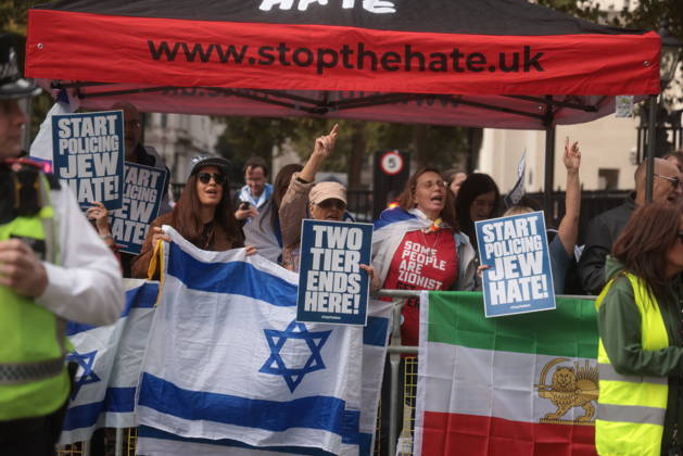 Image Licensed to Parsons Media. 10 10 2026. London, United Kingdom. Palestine Coalition Protest. Palestine Coalition protest march through London, with zionist counter protesters gathered outside New Scotland Yard.  Copyright: xMartynxWheatleyx xParsonsxMediax PAR-9243-0009