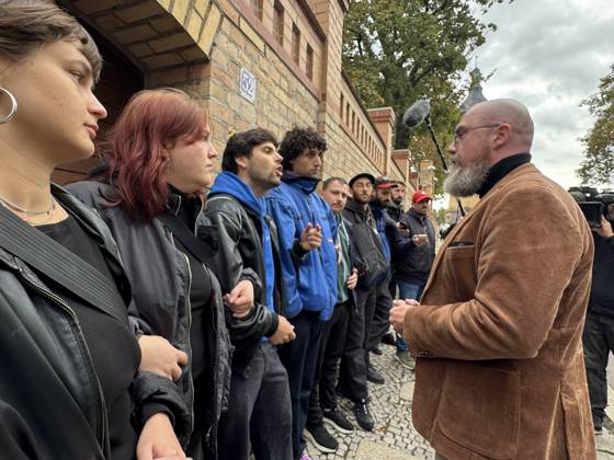 09.10.2026 Halle Saale Halle (Saale) Halle Saale Sachsen-Anhalt Ansicht Stadtansicht Sachsen Anhalt Ansicht Dem Landtagvizepräsidenten Hans-Thomas Tillschneider ( AfD ) wird der Zutritt zur Synagoge versperrt Es ist der siebte Jahrestag: Am 9. Oktober 2019 versuchte ein Attentäter, am höchsten jüdischen Feiertag Jom Kippur die hallesche Synagoge anzugreifen, und tötete zwei Menschen. Eine Menschenkette der Organisiert wurde sie von der Jüdischen Studierendenunion Deutschland verwehrte Tillschneider den Zugang ï¿½