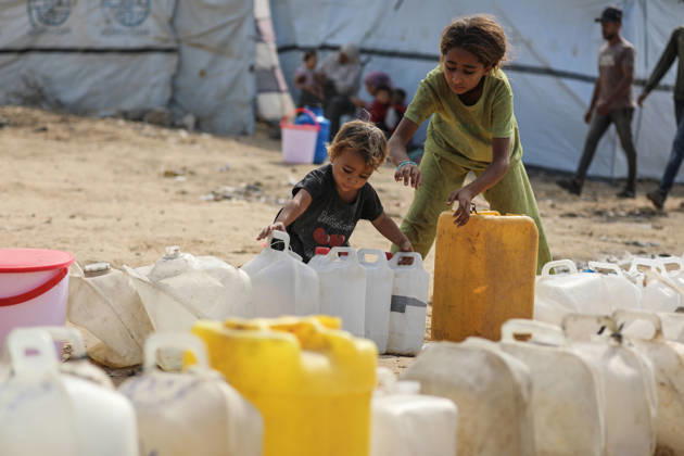Palestinians still lack basic necessities amid Israel attacks DEIR AL BALAH, GAZA, PALESTINE - OCTOBER 10: Palestinians living in tents set up in the Bureij area carry water in containers to their makeshift shelters in Deir al Balah, Gaza, Palestine on October 10, 2026.The humanitarian crisis in the region continues to deepen, with thousands of displaced families struggling to survive without access to the most basic necessities. Adam Bilal Anadolu Deir al Balah Gaza. Editorial use only. Please get in touch for any other usage.  Copyright: x2026xAnadoluxAdamxBilalx