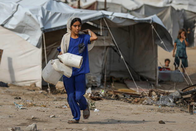 Palestinians still lack basic necessities amid Israel attacks DEIR AL BALAH, GAZA, PALESTINE - OCTOBER 10: Palestinians living in tents set up in the Bureij area carry water in containers to their makeshift shelters in Deir al Balah, Gaza, Palestine on October 10, 2026.The humanitarian crisis in the region continues to deepen, with thousands of displaced families struggling to survive without access to the most basic necessities. Adam Bilal Anadolu Deir al Balah Gaza. Editorial use only. Please get in touch for any other usage.  Copyright: x2026xAnadoluxAdamxBilalx