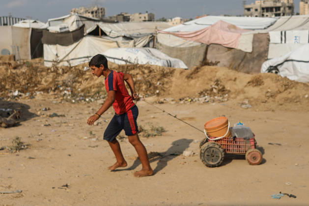 Palestinians still lack basic necessities amid Israel attacks DEIR AL BALAH, GAZA, PALESTINE - OCTOBER 10: Palestinians living in tents set up in the Bureij area carry water in containers to their makeshift shelters in Deir al Balah, Gaza, Palestine on October 10, 2026.The humanitarian crisis in the region continues to deepen, with thousands of displaced families struggling to survive without access to the most basic necessities. Adam Bilal Anadolu Deir al Balah Gaza. Editorial use only. Please get in touch for any other usage.  Copyright: x2026xAnadoluxAdamxBilalx