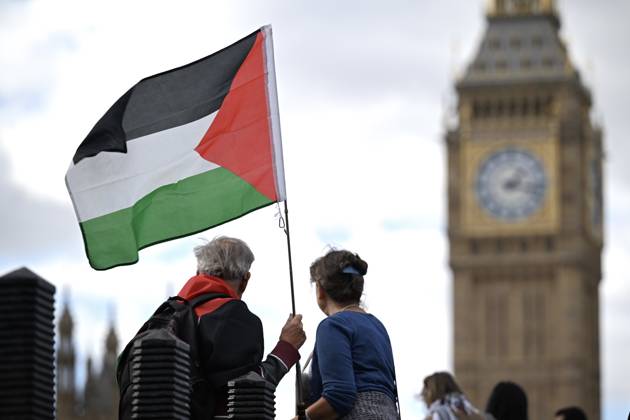 Pro-Palestine protest in London LONDON, UNITED KINGDOM - OCTOBER 10: People attend a pro-Palestine protest demanding to halt arms sales and impose sanctions to Israel, in London, United Kingdom on October 10, 2026. Rasid Necati Aslim Anadolu London United Kingdom. Editorial use only. Please get in touch for any other usage.  Copyright: x2026xAnadoluxRasidxNecatixAslimx