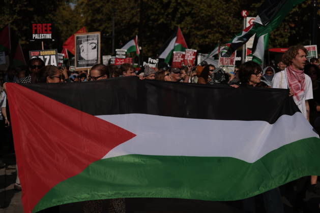 Image Licensed to Parsons Media. 10 10 2026. London, United Kingdom. Palestine Coalition Protest. Palestine Coalition protest march through London, with zionist counter protesters gathered outside New Scotland Yard.  Copyright: xMartynxWheatleyx xParsonsxMediax PAR-9243-0029