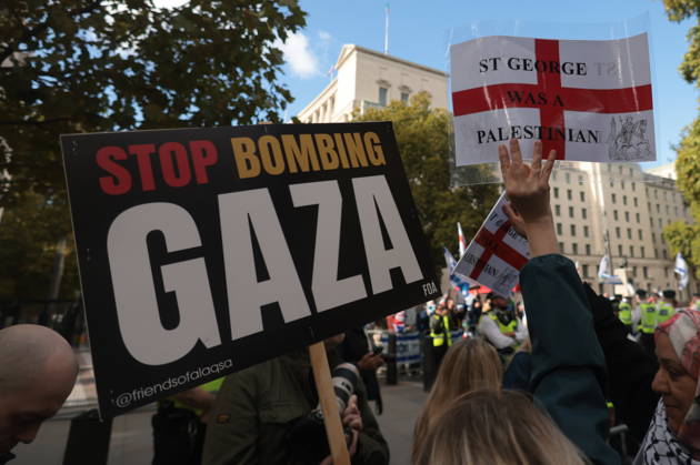 Image Licensed to Parsons Media. 10 10 2026. London, United Kingdom. Palestine Coalition Protest. Palestine Coalition protest march through London, with zionist counter protesters gathered outside New Scotland Yard.  Copyright: xMartynxWheatleyx xParsonsxMediax PAR-9243-0032