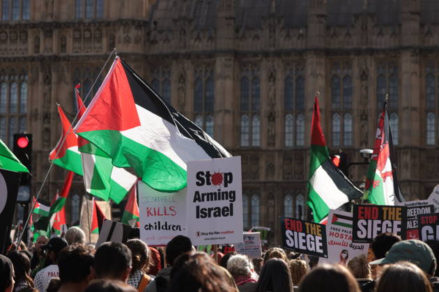 Image Licensed to Parsons Media. 10 10 2026. London, United Kingdom. Palestine Coalition Protest. Palestine Coalition protest march through London, with zionist counter protesters gathered outside New Scotland Yard.  Copyright: xMartynxWheatleyx xParsonsxMediax PAR-9243-0033