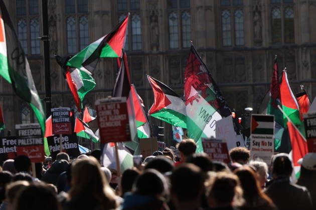 Image Licensed to Parsons Media. 10 10 2026. London, United Kingdom. Palestine Coalition Protest. Palestine Coalition protest march through London, with zionist counter protesters gathered outside New Scotland Yard.  Copyright: xMartynxWheatleyx xParsonsxMediax PAR-9243-0035