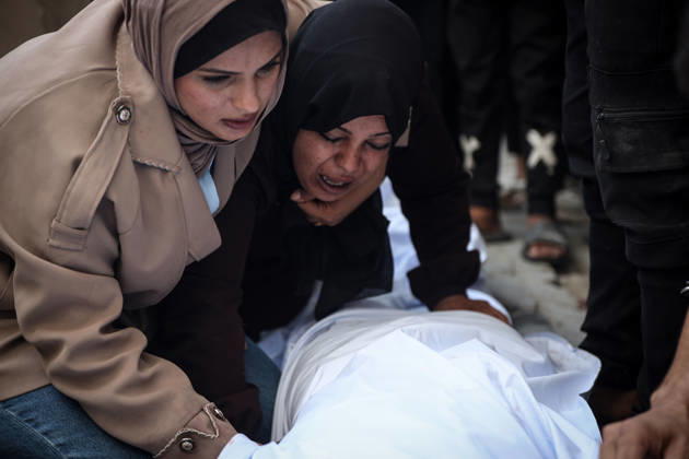 Israeli army continues attacks on Gaza despite ceasefire GAZA CITY, GAZA, PALESTINE - OCTOBER 10: Palestinians mourn after losing their loved ones in an Israeli attack on Gaza City, as Israeli army continues its attacks on the Gaza Strip despite the ceasefire, in Gaza City, Palestine, on October 10, 2026. The bodies of those killed in the attack were brought to Al-Shifa Hospital. Abdalhkem Abu Riash Anadolu Gaza City Gaza. Editorial use only. Please get in touch for any other usage.  Copyright: x2026xAnadoluxAbdalhkemxAbuxRiashx