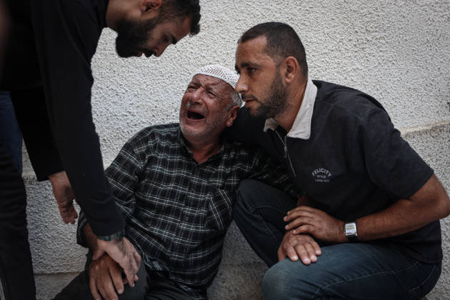 News Bilder des Tages Israeli army continues attacks on Gaza despite ceasefire GAZA CITY, GAZA, PALESTINE - OCTOBER 10: Palestinians mourn after losing their loved ones in an Israeli attack on Gaza City, as Israeli army continues its attacks on the Gaza Strip despite the ceasefire, in Gaza City, Palestine, on October 10, 2026. The bodies of those killed in the attack were brought to Al-Shifa Hospital. Abdalhkem Abu Riash Anadolu Gaza City Gaza. Editorial use only. Please get in touch for any other usage.  Copyright: x2026xAnadoluxAbdalhkemxAbuxRiashx