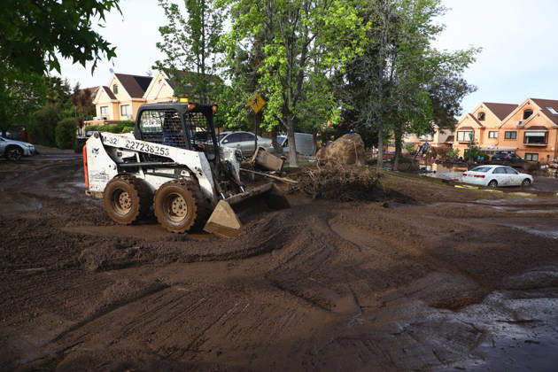 Santiago, October 10, 2026: Roadwork is underway following the flash flood that affected the Las Condes district. Dragomir Yankovic, Aton Chile, Santiago, Chile. Aton 1198300  Copyright: DRAGOMIRxYANKOVIC ATONxCHILE