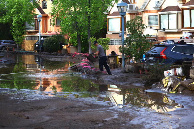 Santiago, October 10, 2026: Roadwork is underway following the flood that affected the Las Condes district. Dragomir Yankovic, Aton Chile, Santiago, Chile. Aton 1198326  Copyright: DRAGOMIRxYANKOVIC ATONxCHILE