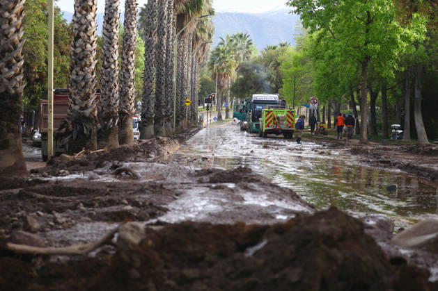 Santiago, October 10, 2026: Roadwork is underway following the flash flood that affected the Las Condes district. Dragomir Yankovic, Aton Chile, Santiago, Chile. Aton 1198329  Copyright: DRAGOMIRxYANKOVIC ATONxCHILE