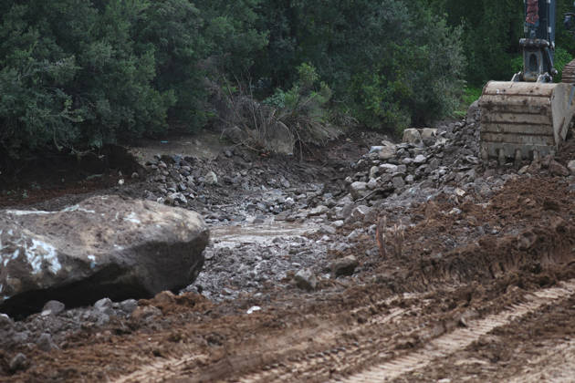 Santiago, October 10, 2026: Roadwork is underway following the flood that affected the Las Condes district. Dragomir Yankovic, Aton Chile, Santiago, Chile. Aton 1198336  Copyright: DRAGOMIRxYANKOVIC ATONxCHILE