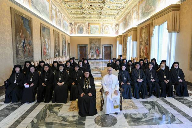IPA89502117 - Italy, Rome, Vatican, October 10, 2026: Pope Leo XIV receives participants in the Synod of Bishops of the Greek-Melkite Church in a private audience at the Vatican. Photograph by VATICAN MEDIA Catholic Press Photo  Copyright: xVATICANxMEDIA xCatholicxPressxPhotox xx IPA89502117