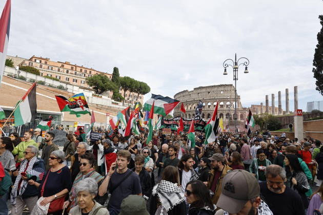 October 10, 2026, Rome, ITALY: People participate in a protest organized by the Palestinian Students Movement for Palestine in Rome, Italy, 10 October 2026 . ANSA FABIO FRUSTACI Rome ITALY  - ZUMAa110 20261010_zaf_a110_011 Copyright: xFabioxFrustacix