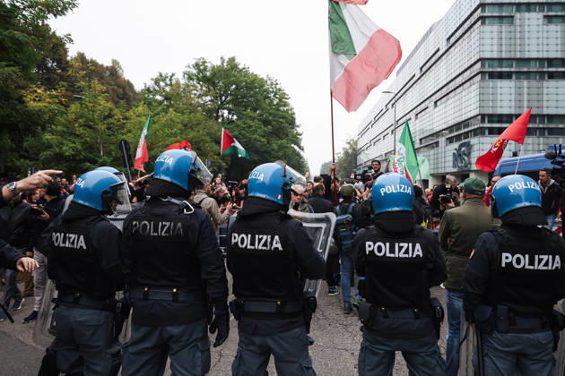 IPA89501861 - Milan: A rally organized by the Lega under the slogan A Safer Milan, Stop the Social Centers against the Lambretta Social Center on Via Rizzoli. In the photo: Protests during the demonstration  Copyright: xAlessandroxBremecx xx IPA89501861