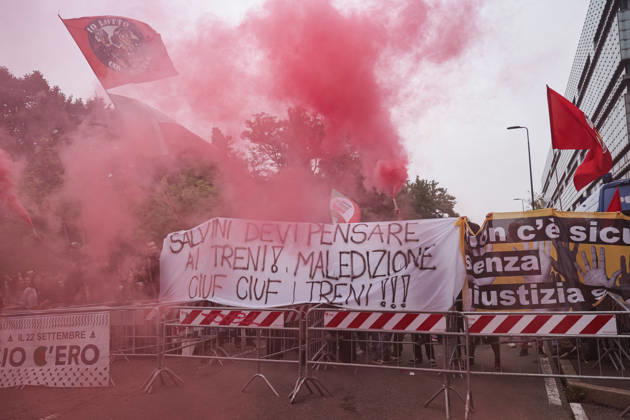 IPA89501916 - Milan: A rally organized by the Lega under the slogan A Safer Milan, Stop the Social Centers against the Lambretta Social Center on Via Rizzoli. In the photo: Protests during the demonstration  Copyright: xAlessandroxBremecx xx IPA89501916