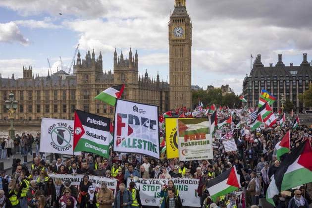 October 10, 2026, London, London, UK: London, UK. Pro-Palestinian protesters march across Westminster Bridge in central London, a few days after the third anniversary of the October 7 attacks on Israel. London UK  - ZUMAl94_ 20261010_zaf_l94_025 Copyright: xMarcinxNowakx