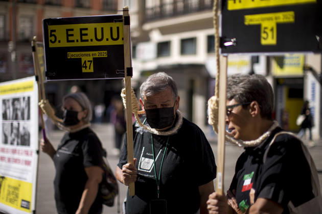 October 10, 2026, Madrid, Madrid, Spain: Protesters with signs and nooses around their necks during a rally at Callao Square in central Madrid. World Day Against the Death Penalty has been observed every October 10th since 2003. Madrid Spain  - ZUMAs296 20261010_znp_s296_004 Copyright: xLuisxSotox